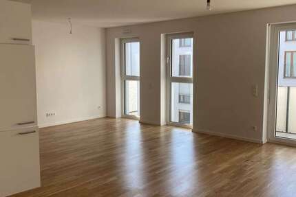 Wohnung zum Mieten in Frankfurt am Main 2.350 € 122 m² 4 zimmer