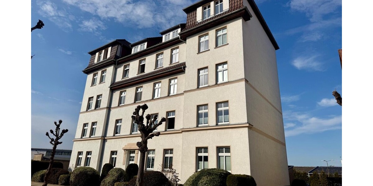 HORN IMMOBILIEN++RESERVIERT! Neustrelitz, vermietetes MFH mit 10 Wohneinheiten, Stellplätzen und Keller - Mehrfamilienhaus, Wohnhaus Neustrelitz | Angebot:25571441