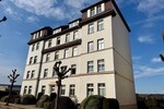 HORN IMMOBILIEN++RESERVIERT! Neustrelitz, vermietetes MFH mit 10 Wohneinheiten, Stellplätzen und Keller - Mehrfamilienhaus, Wohnhaus Neustrelitz | Angebot:25571441
