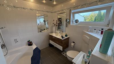 EINZIEHEN UND WOHLFÜHLEN - IHR NEUES ZUHAUSE - Reihenendhaus Söhrewald | Angebot:25289258