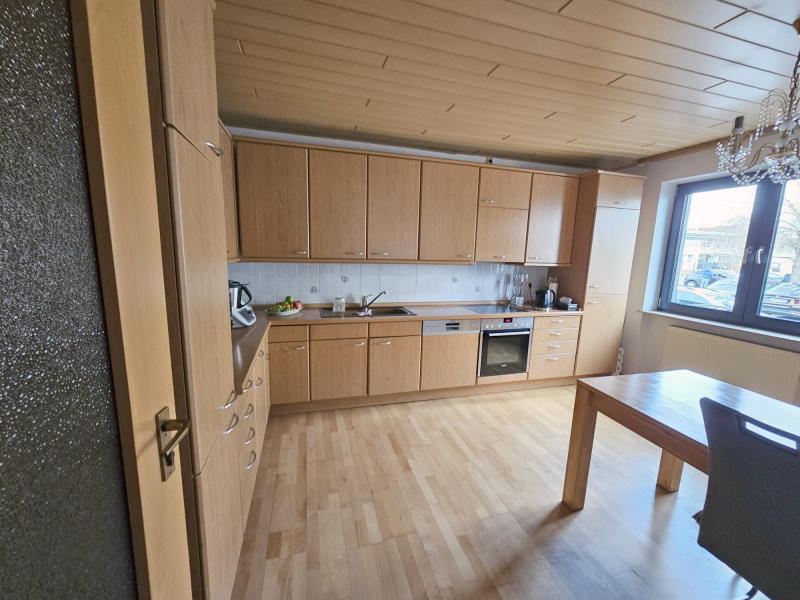 ObjNr:19664 - Sehr gepflegtes, modernisiertes Reihenmittelhaus mit Terrasse und Garten 8 zimmer