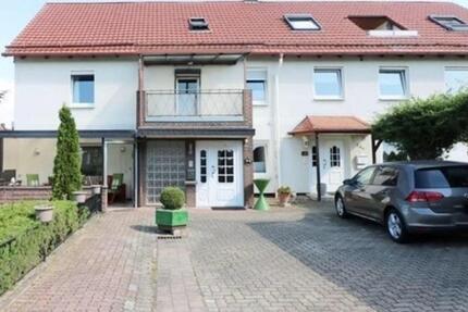 Frisch renoviertes Einfamilienhaus mit Einbauküche, Garten & 2 Garagen zu vermieten 7 zimmer