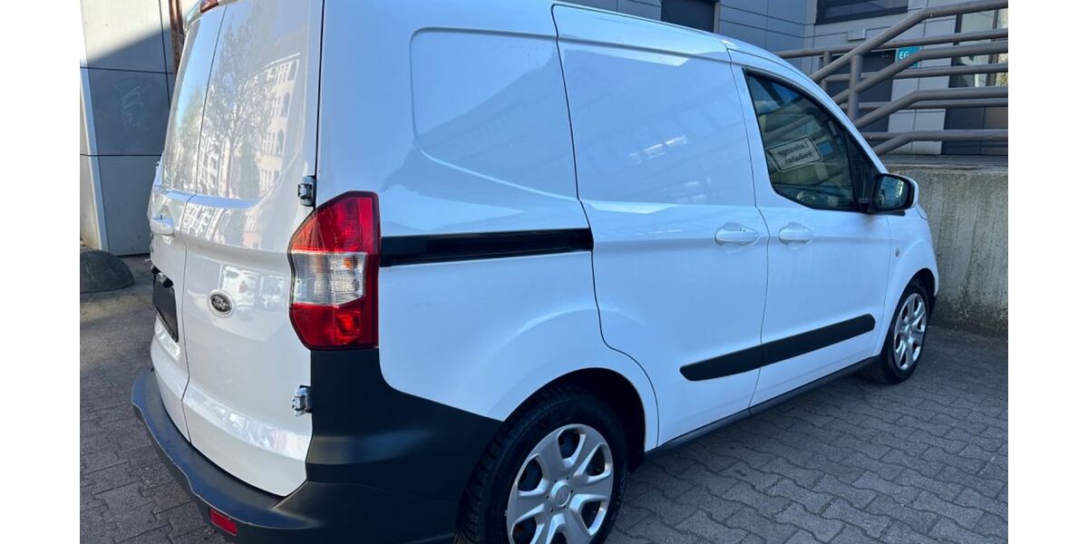 Ford Transit Courier 83.843 km 7.480 &euro; Berlin 13353