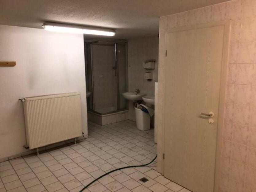 Gewerbeimmobilie in zentraler Lage, Nähe Zukunftzentrum zimmer