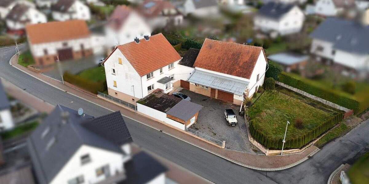 Einfamilienhaus mit Scheune und großem Hof - viel Potenzial in Kirchhain-Emsdorf 7 zimmer