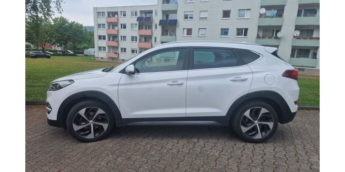 Hyundai TUCSON 150.000 km 13.900 &euro; Arnsberg 59755