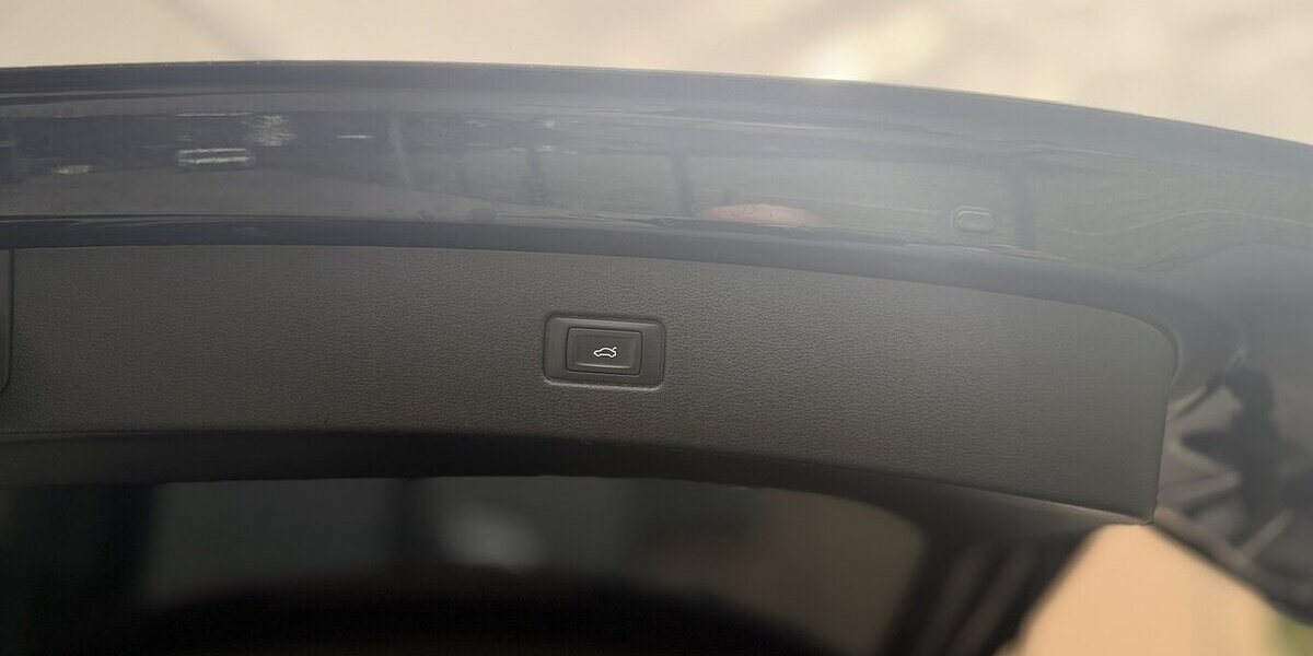 Audi Q7 3.0 TDI e-tron quattro / Panorama / Kamera 179.000 km 30.900 € Mönchengladbach 41066