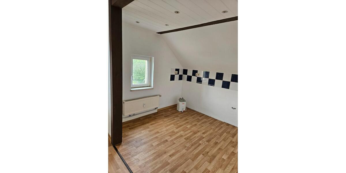 Dachgeschoßwohnung Oederan - 3 Zimmer, 78 m&sup2;, 390&euro; | Angebot:25874766