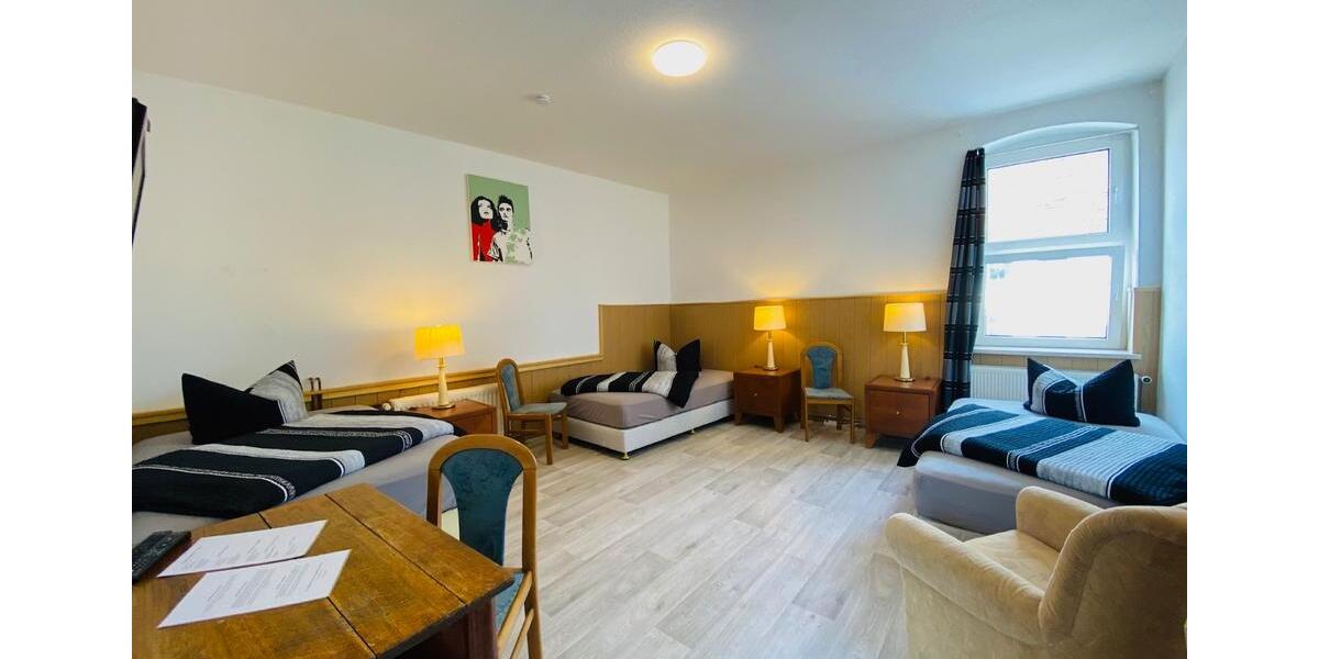 Einfamilienhaus Wolmirstedt - 9 Zimmer, 340 m&sup2;, 2.200&euro; | Angebot:23550746