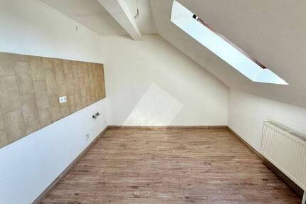 3-RaumWohnung mit Balkon im Dachgeschoss