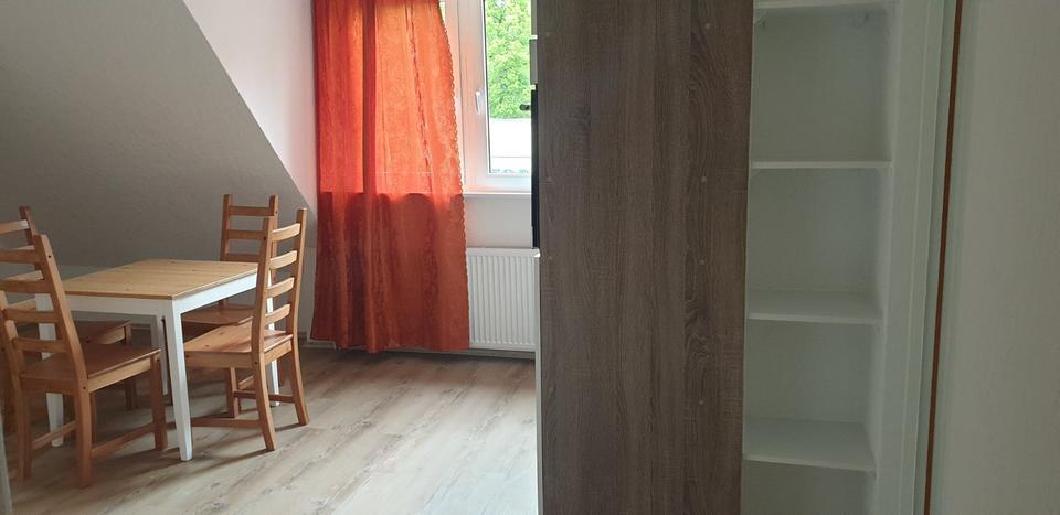 Dachgeschoßwohnung Berlin Reinickendorf - 2 Zimmer, 45 m&sup2;, 1.200&euro; | Angebot:25477896