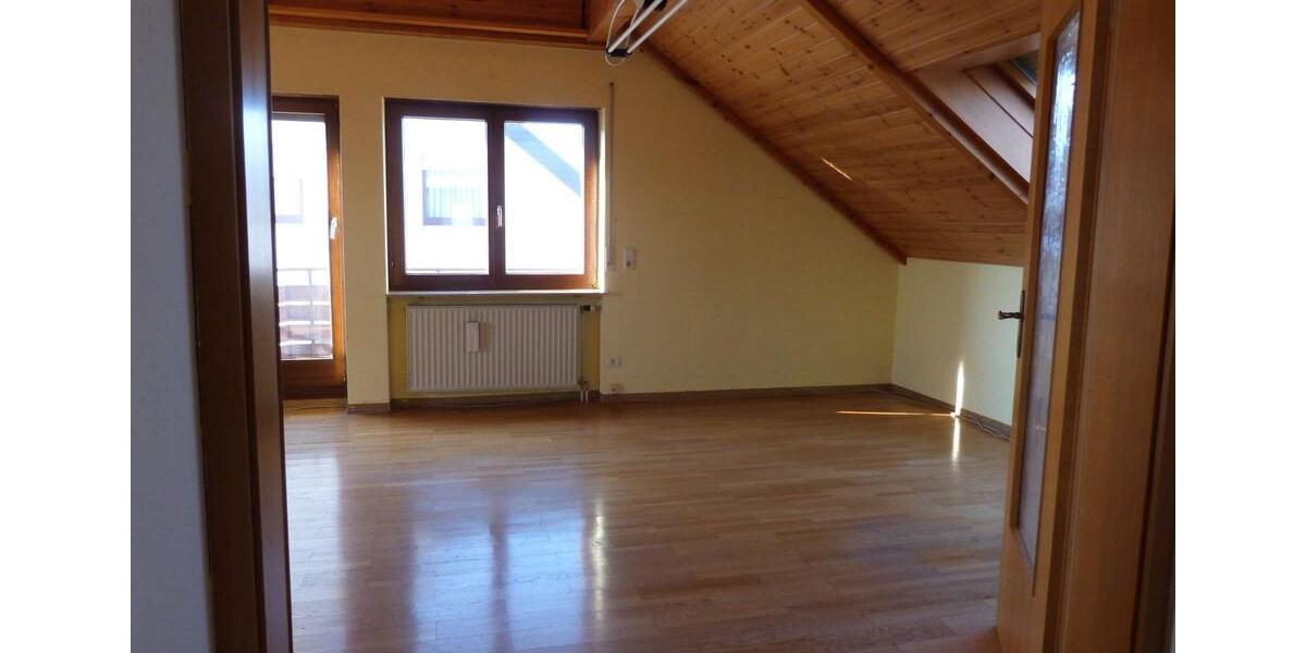 Großzügige DG-Wohnung am Feldrand von Rommelshausen 3 zimmer