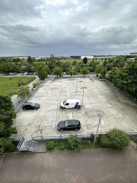 Individuell gestaltbare Bürofläche am Flughafen: Mit Balkon und viel Tageslicht zimmer