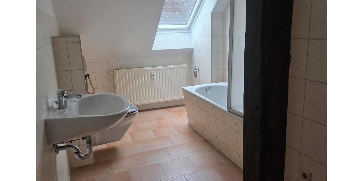 Dachgeschoßwohnung Staßfurt Löderburg - 4 Zimmer, 80 m&sup2;, 400&euro; | Angebot:26382592