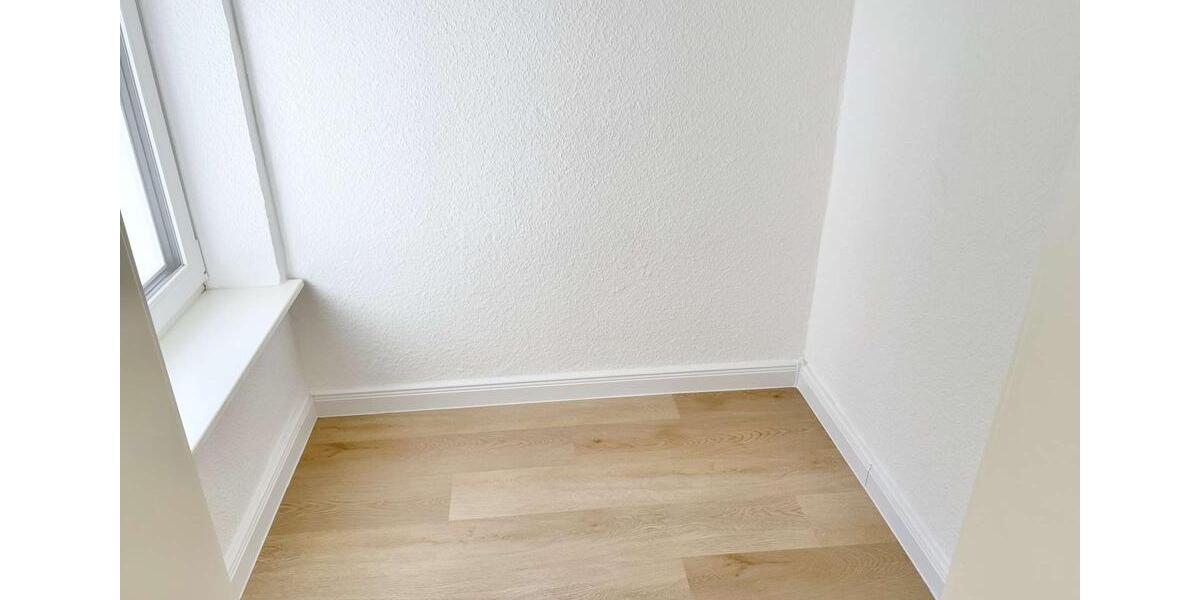 Hochwertig sanierte 3-Zi.-Whg. mit Einbauküche & großzügigem Balkon 3 zimmer