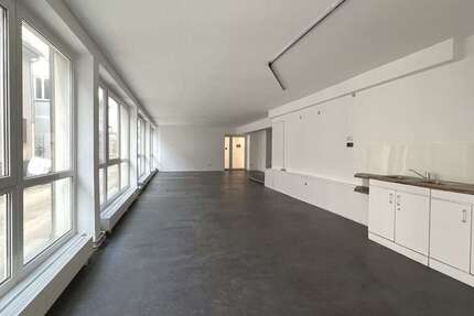 Haus zum Mieten in Karlstadt 2.600 €