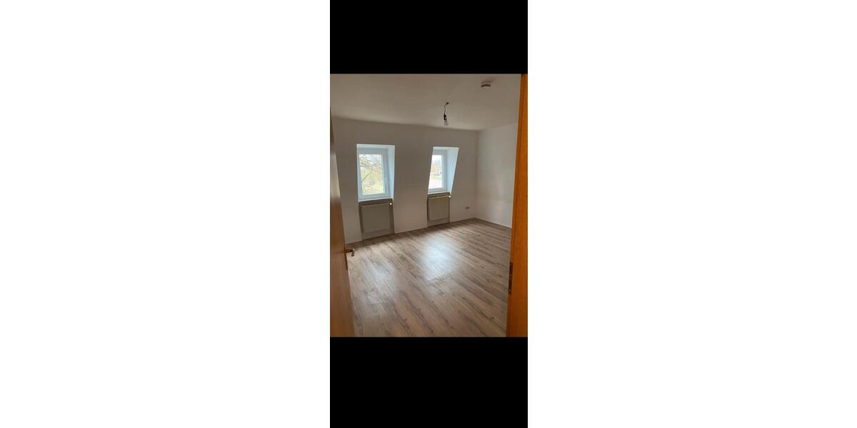 Dachgeschoßwohnung Römhild - 3 Zimmer, 67 m&sup2;, 450&euro; | Angebot:25972175