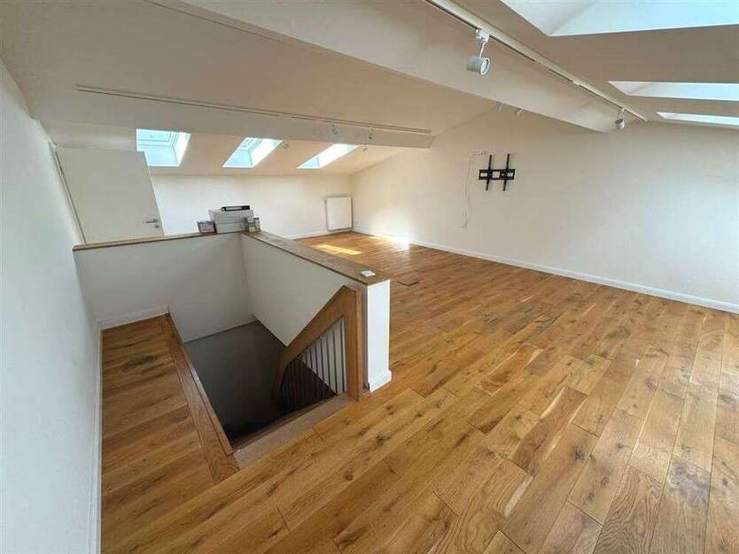 Büro in Halvesbostel 990 € 165.45 m²