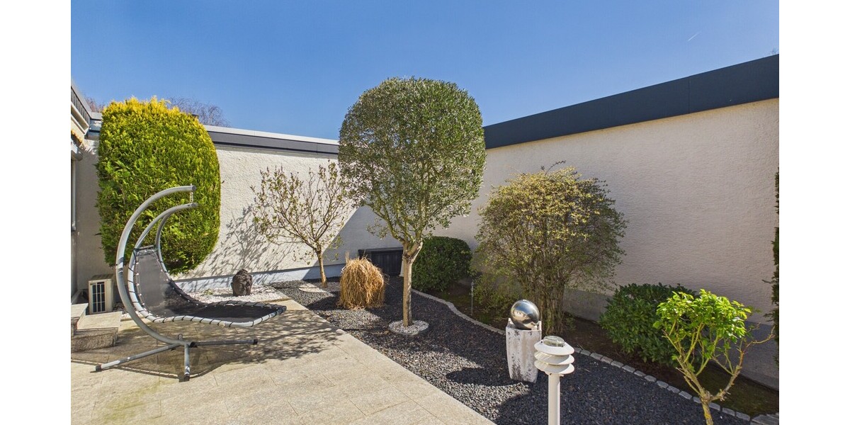 Einzigartiger Atrium-Bungalow in Maintal-Bischofsheim mit EBK, Traumgarten und Garage - Bungalow Maintal / Bischofsheim Bischofsheim | Angebot:26110603