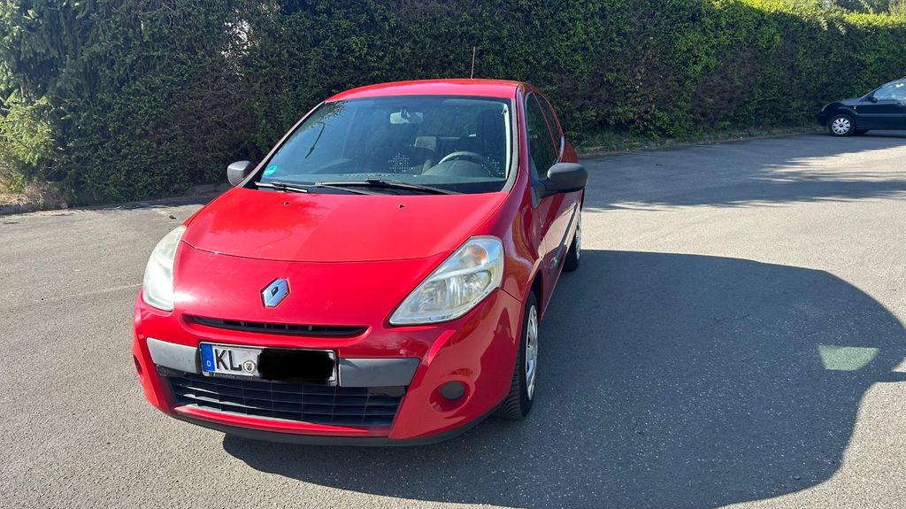 Renault Clio 97.000 km 2.600 &euro; Enkenbach-Alsenborn 67677