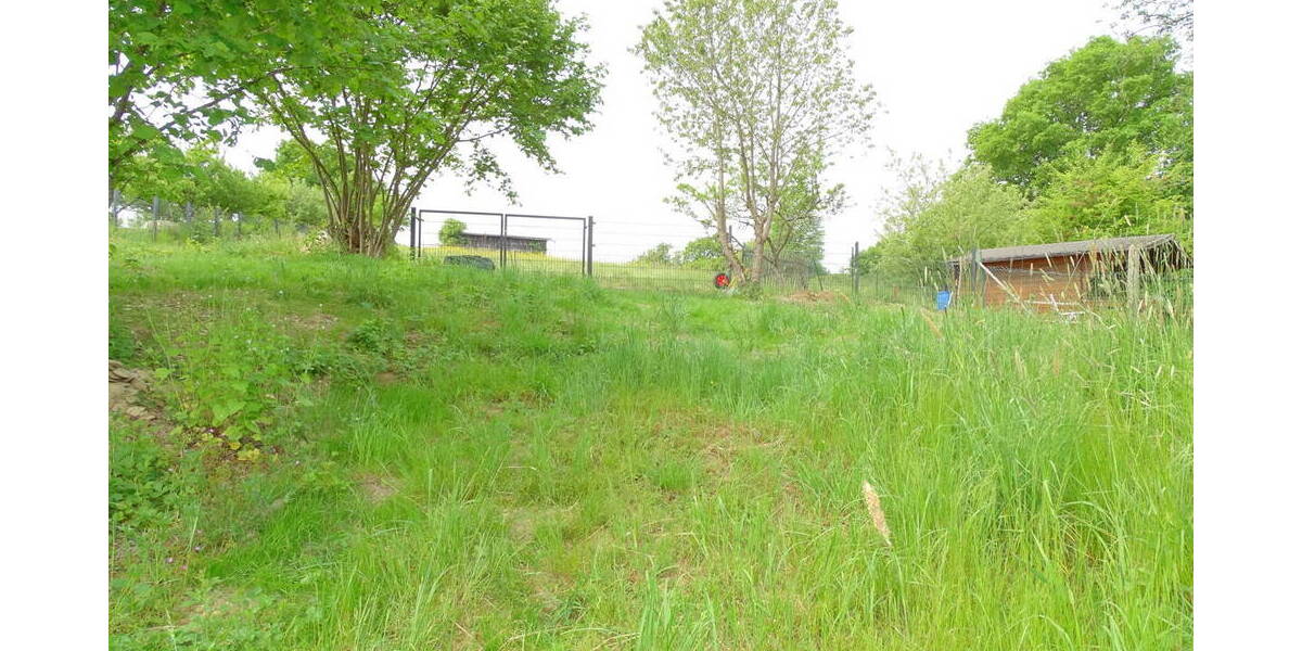Baugrundstück mit Scheune und schöner Aussicht - Hanglage in Weilrod. zimmer