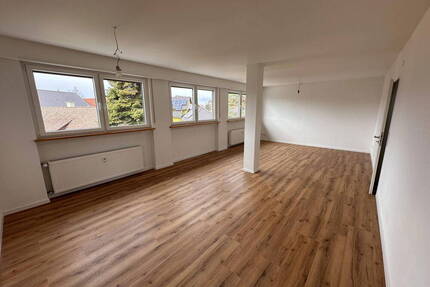 Provisionsfrei - Helle, großzügige Wohnung in ruhiger Lage; frisch renoviert + bezugsfertig