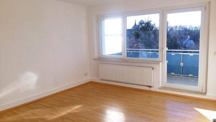 Attraktive, helle 3-Raum-Wohnung mit großem Balkon
