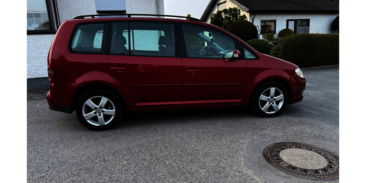 VW Touran 180.000 km 6.699 &euro; Detmold 32756