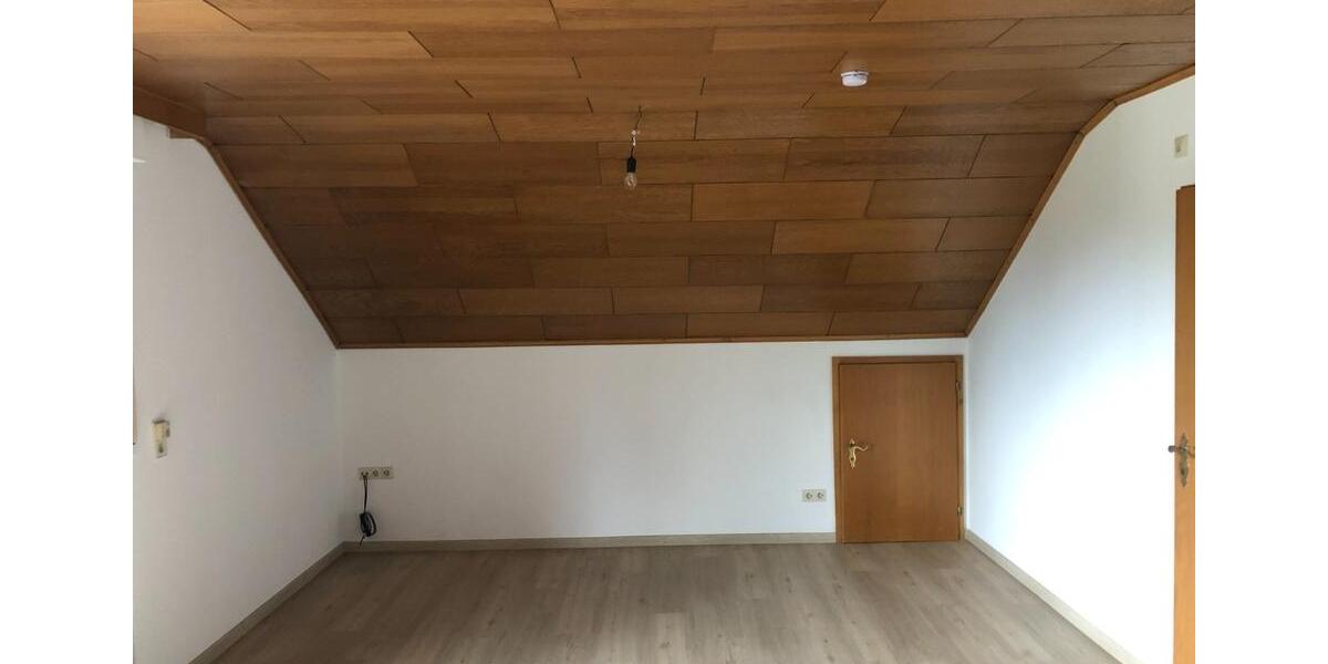 Dachgeschoßwohnung Osterburken - 3 Zimmer, 82 m&sup2;, 620&euro; | Angebot:25396830