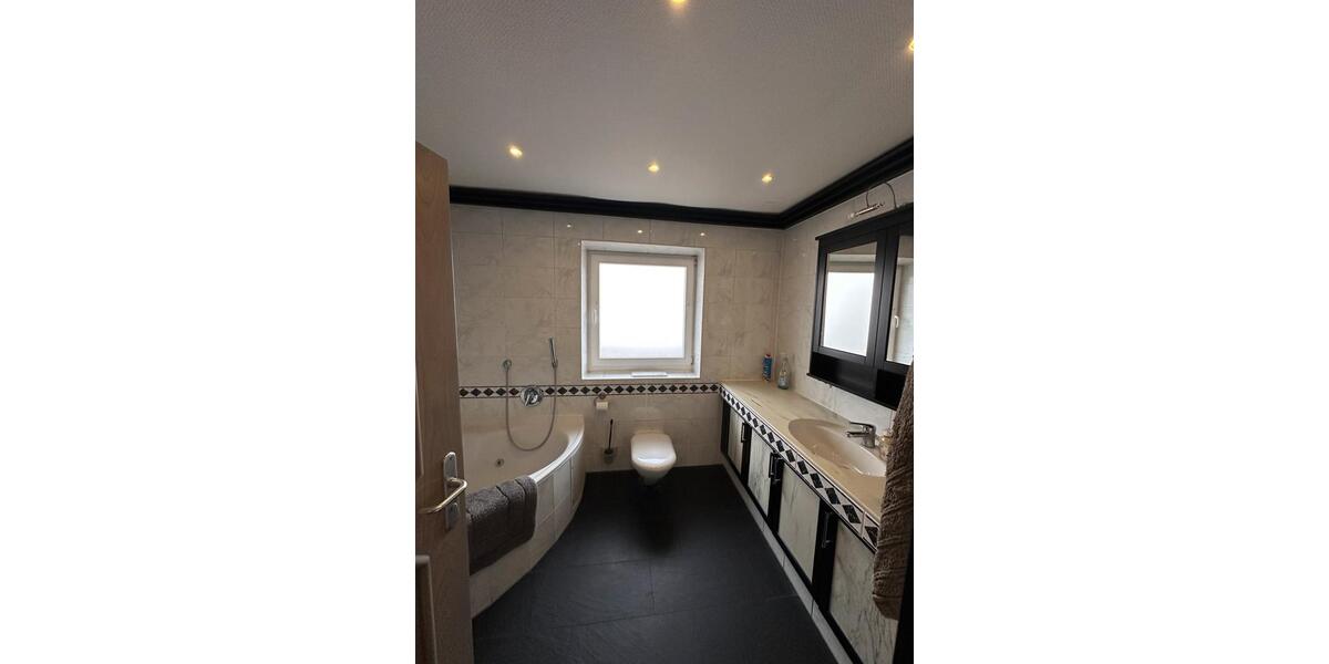 Einfamilienhaus mit Tenne und Garten nähe Würzburg 6 zimmer