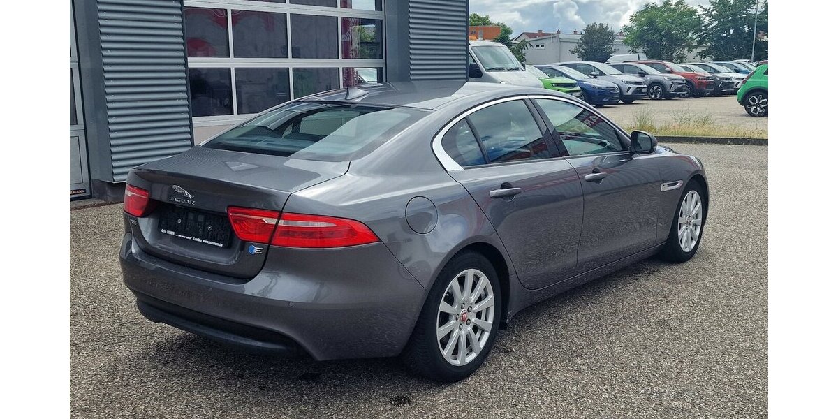 Jaguar XE Pure Klima Navi Kamera 225.000 km 7.998 &euro; Landau 76829