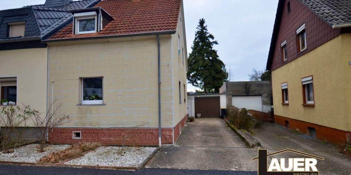 Doppelhaushälfte mit großem Garten in Saabrücken zu Verkaufen. 6 zimmer