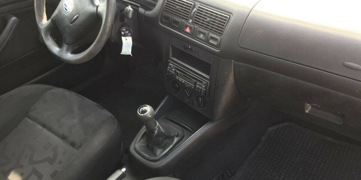 VW Golf 4 Türig,Tüv 01/28! 220.000 km 1.500 &euro; Himmelkron 95502