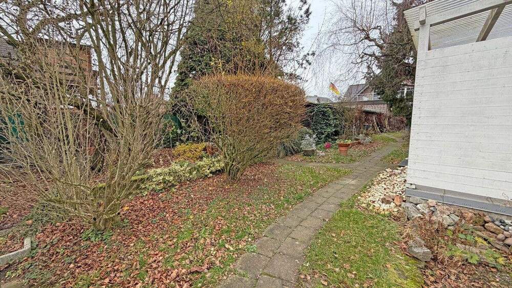 Doppelhaushälfte inklusive Nebengebäuden mit Gestaltungspotenzial in Alpen-Menzelen! 3 zimmer