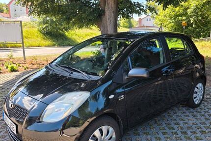 Toyota Yaris 143.000 km 5.500 &euro; Amberg 92224
