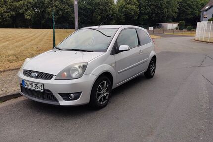 Ford Fiesta 181.000 km 1.999 &euro; Remscheid 42897