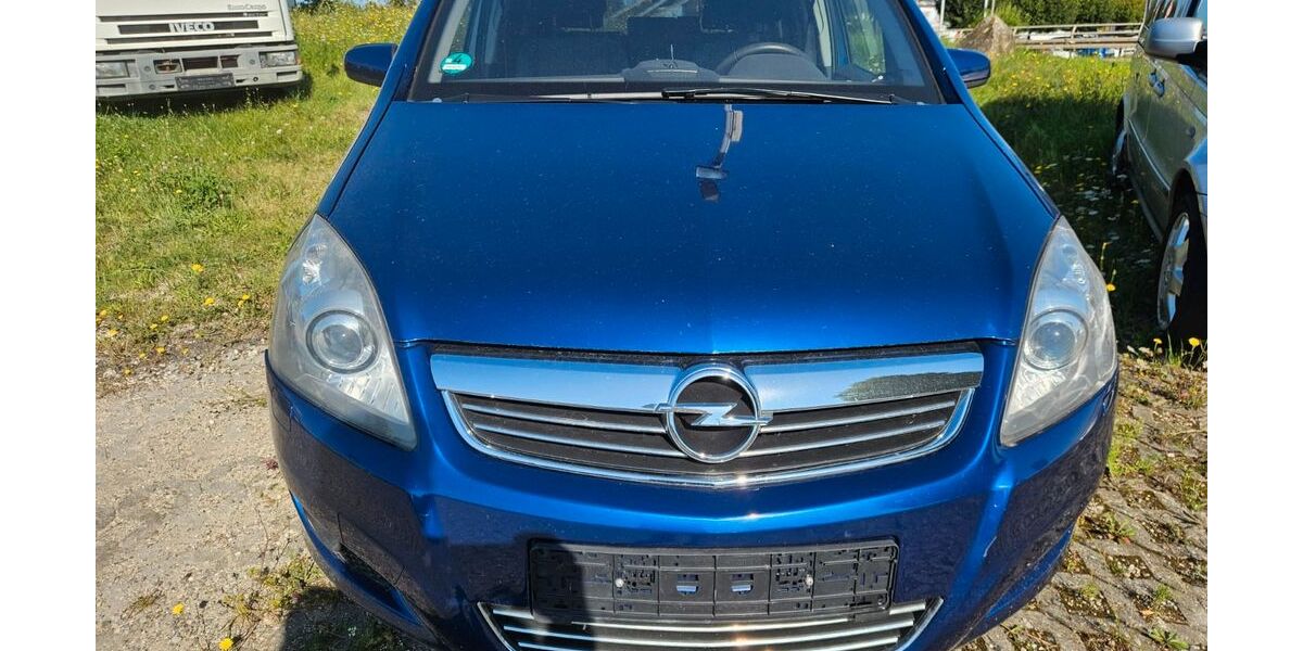 Opel Zafira 212.000 km 2.990 € Grana 06712
