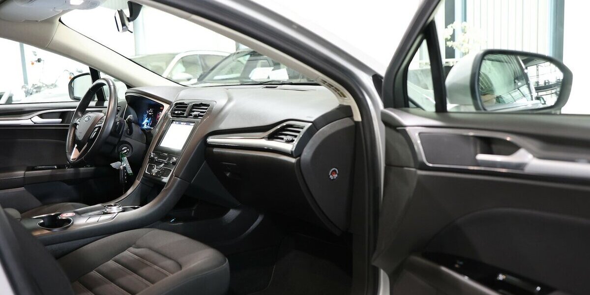 Ford Mondeo Tunier 2.0 EB BUSINESS EDITION / LED / 99.000 km 15.881 &euro; Hamm 59077
