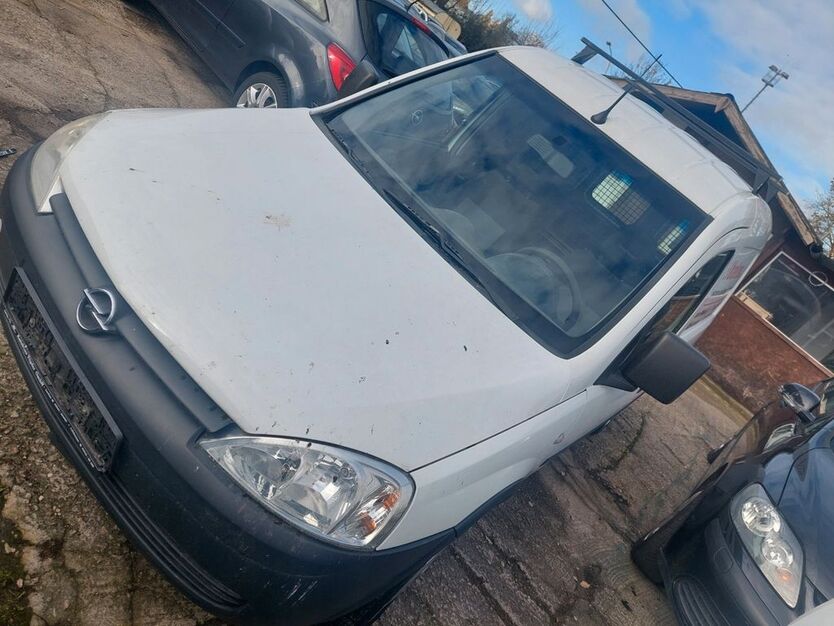 Opel Combo 176.000 km 1.999 € Berlin 12059