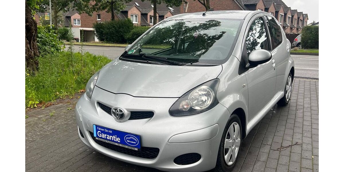 Toyota Aygo (X) 180.477 km 2.990 &euro; Paderborn 33100