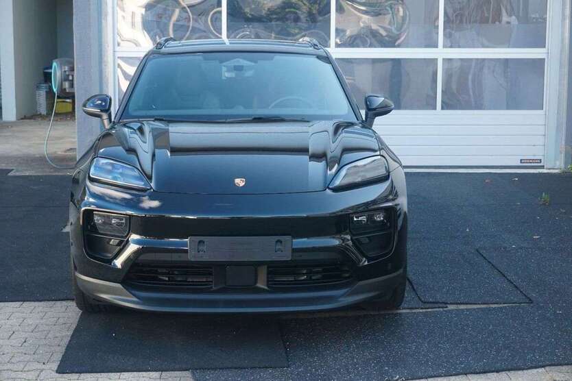 Porsche Macan 11.900 km 79.888 € Stuttgart 70499