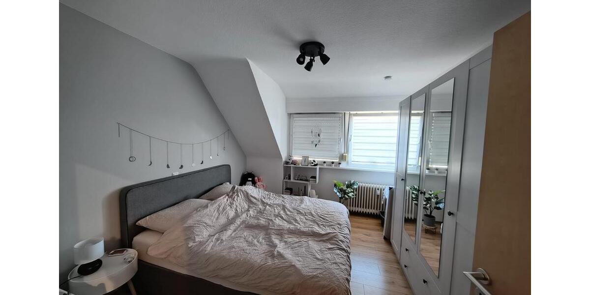 Dachgeschoßwohnung Niederkassel - 2 Zimmer, 45 m&sup2;, 610&euro; | Angebot:26335926