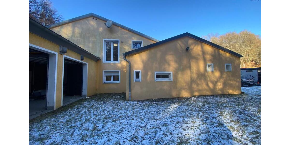 Wohnung mit Doppelgarage Lager in Alleinlage zu vermieten! 4 zimmer