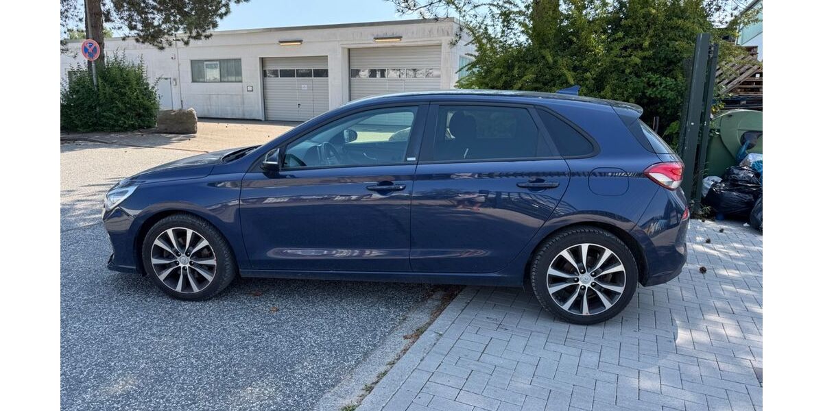 Hyundai i30 144.469 km 9.290 &euro; Barsbüttel 22885