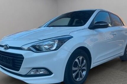 Hyundai i20 97.150 km 8.590 &euro; München 80992