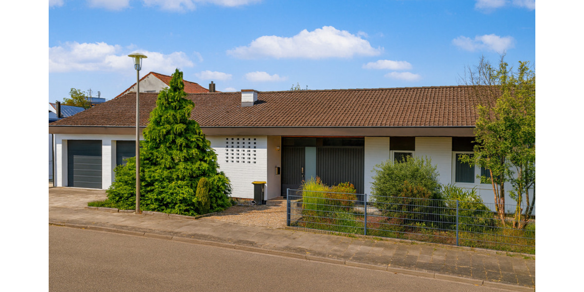 Großzügiger Bungalow mit Wintergarten, sonnigem Garten & zwei Garagen 5 zimmer