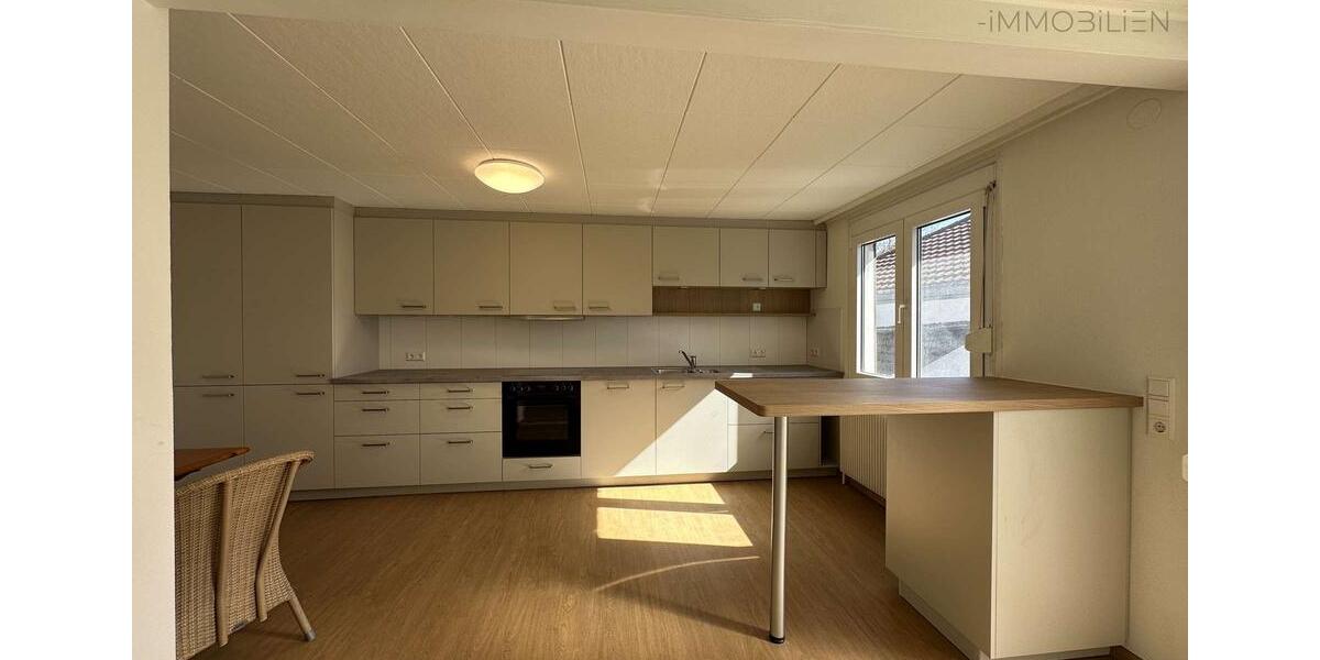 Dachgeschoßwohnung Lörrach - 4 Zimmer, 122 m&sup2;, 1.450&euro; | Angebot:26182204