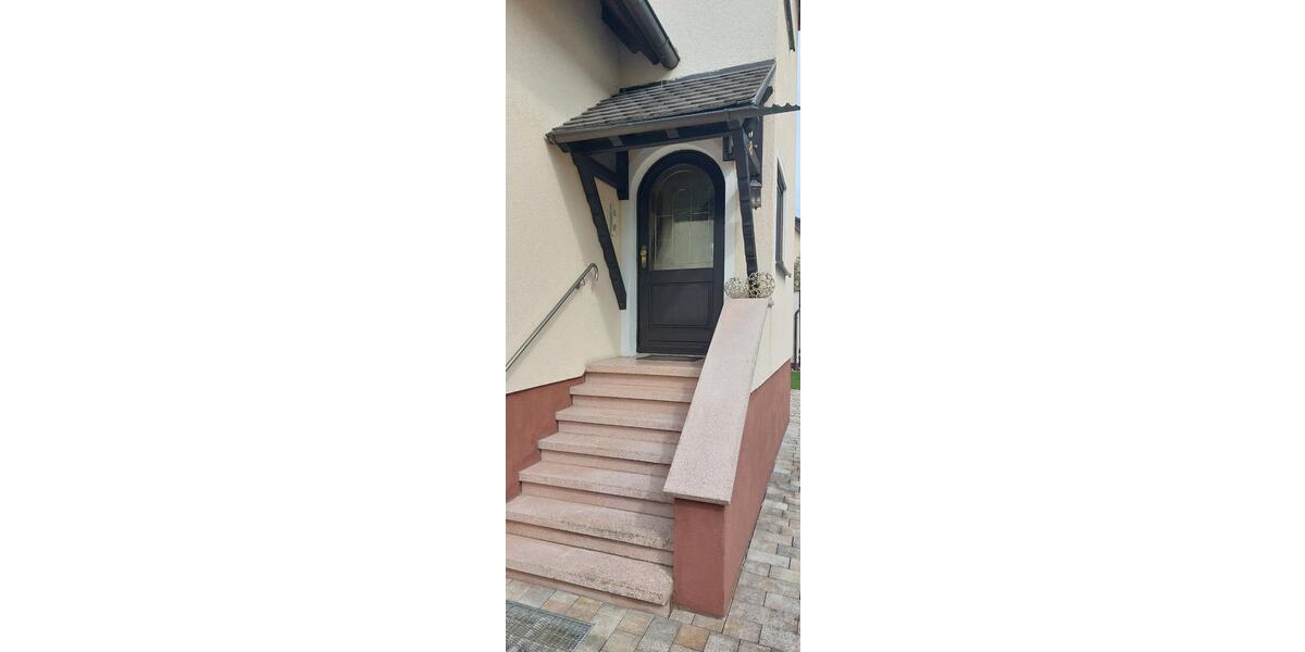 Wunderschönes, renoviertes Einfamilienhaus in Stadtrandlage 7 zimmer