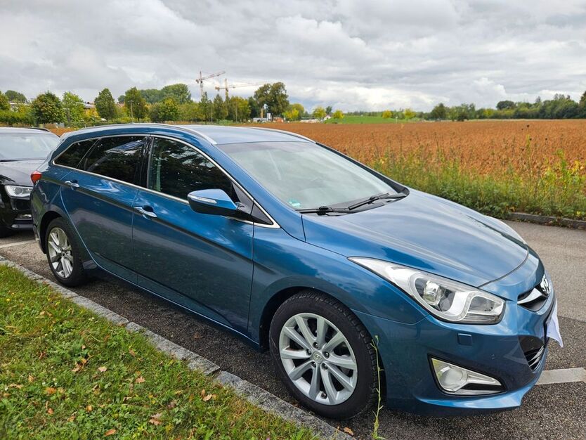 Hyundai i40 121.000 km 9.300 € Garching 85748