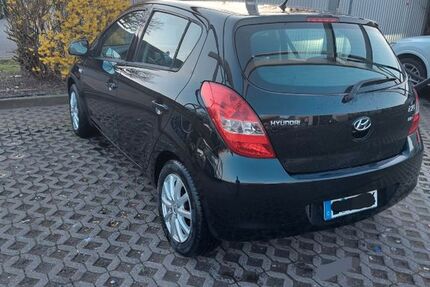 Hyundai i20 130.000 km 3.300 &euro; Oberhausen 46117